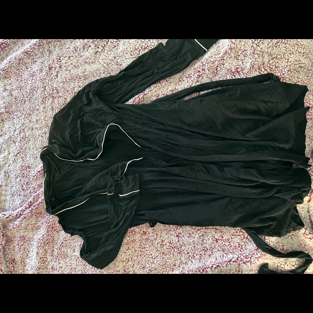 M/L Black Robe